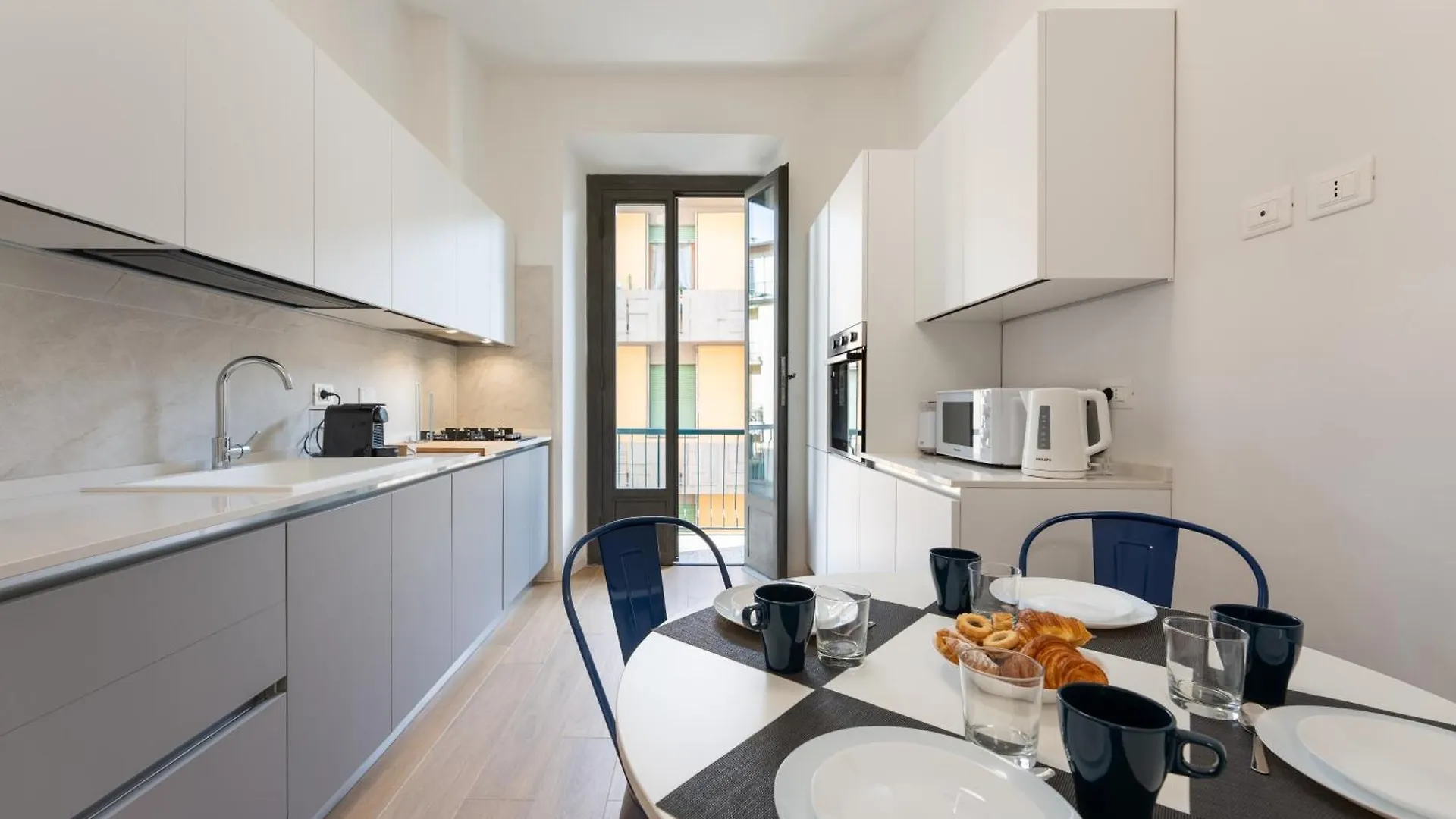 Via Taddeo Alderotti, 85 - Elegant Apartment In Careggi, Near Hospital, University & Tram Morgagni - Florence Charming Apartments 0*,  Italy